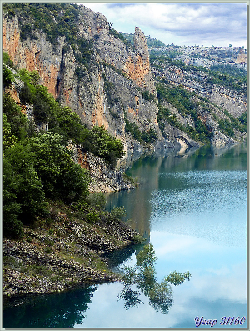 Randonnée au Congost de Mont-Rebei : entrée de la gorge avec de splendides reflets aquatiques - Aragon/Catalogne - Espagne