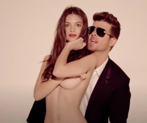 Emily Ratajkowski est furieuse des révélations sur ses accusations contre Robin Thicke