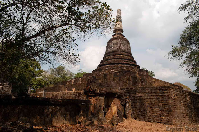 Si Satchanalai, wat Khao Suwan Khiri - Le chedi