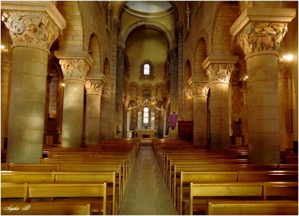 Les chapiteaux de l'Eglise St Joseph de la Bourboule .