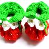 Chaussons bébé rouge et vert "fraise des bois" 15€