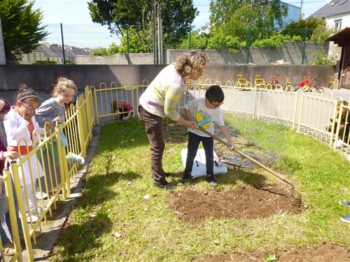 Les GS jardinent