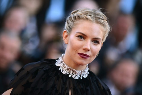 Sienna Miller est à nouveau célibataire