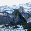 Au-dessus du GR 11, regard vers le massif d\'Aspe