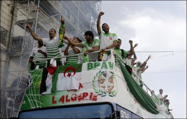 parade de l\'EN dans les rues d\'Alger après le mundial 2014