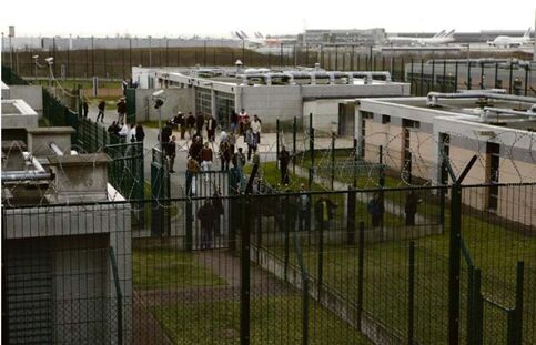 Le centre de rétention du Mesnil-Amelot (Seine-et-Marne), où la famille Khojaj a passé la nuit du samedi 29 septembre.