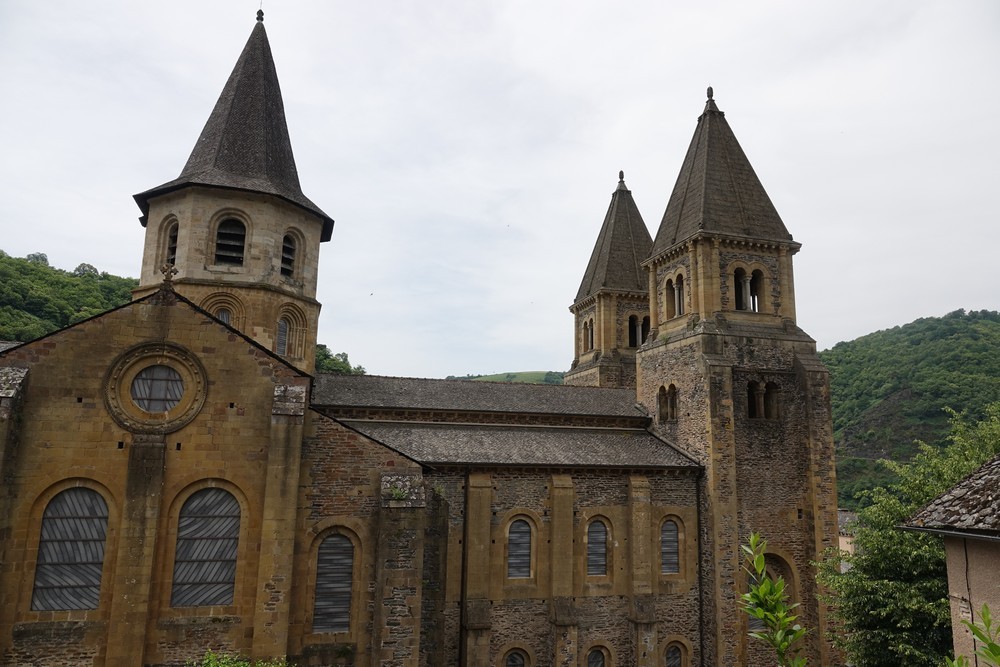 L'église abbatiale Sainte-Foy de Conques (1/2)...
