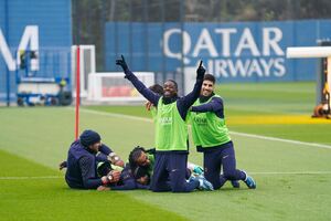 season psg training soccer during the winter weather  