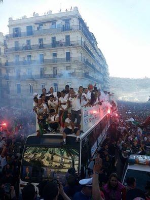 Samedi 03.05.2014 la parade du MCA dans les rues d\'Alger