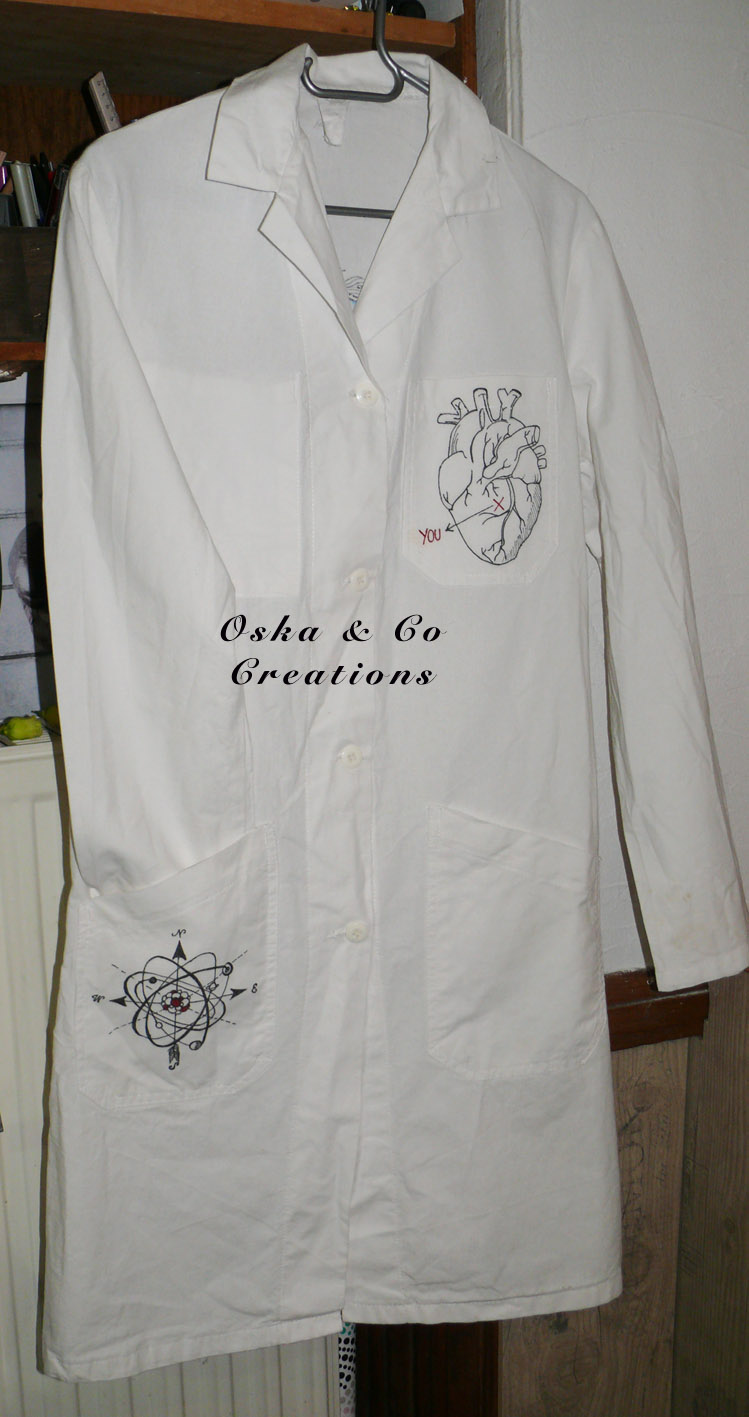Customiser une blouse de chimie façon tattoo - Oska & Co Créations
