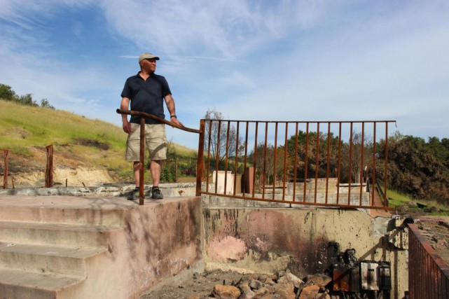 Rene Byck se tient sur les ruines des... (Photo Karyne Duplessis Piché, La Presse)