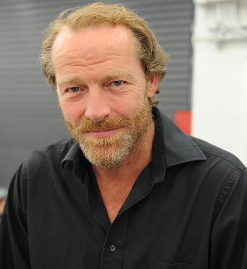 Iain Glen sera Bruce Wayne dans la série Titans