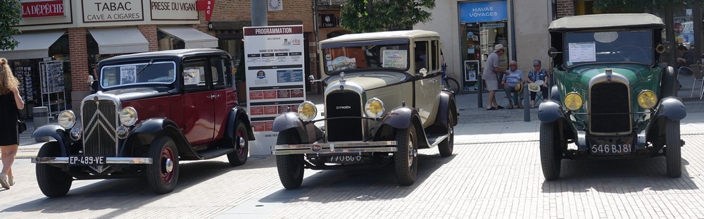 Exposition de vieilles voitures à Albi...