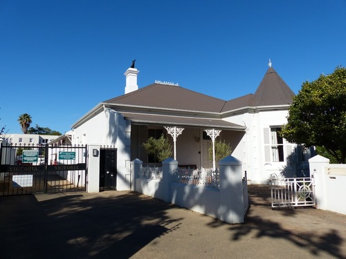 Stellenbosch; charmante cité huguenote;