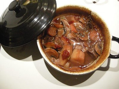 Blog de lisezmoi :Hello! Bienvenue sur mon blog!, Boeuf bourguignon en cassolette