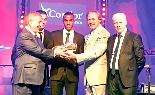 DJALLIT Mustapha reçoit le soulier d\'or du meilleur Buteur 2012-2013