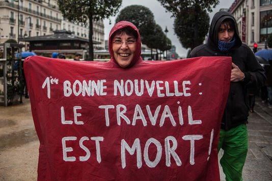 Nicolas Legendre / Le Monde A Rennes, c'est un festival de capes de pluie dans la manifestation contre la loi Travail.