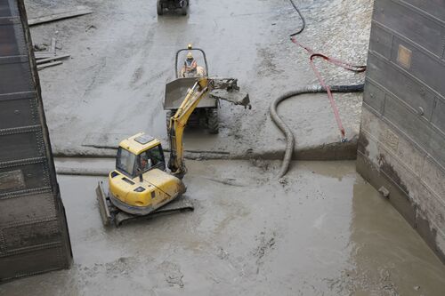 Nettoyage du bassin a flot  Bordeaux 