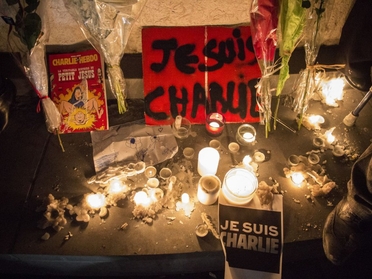 PHOTOS. Paris : 35.000 personnes pour Charlie Hebdo