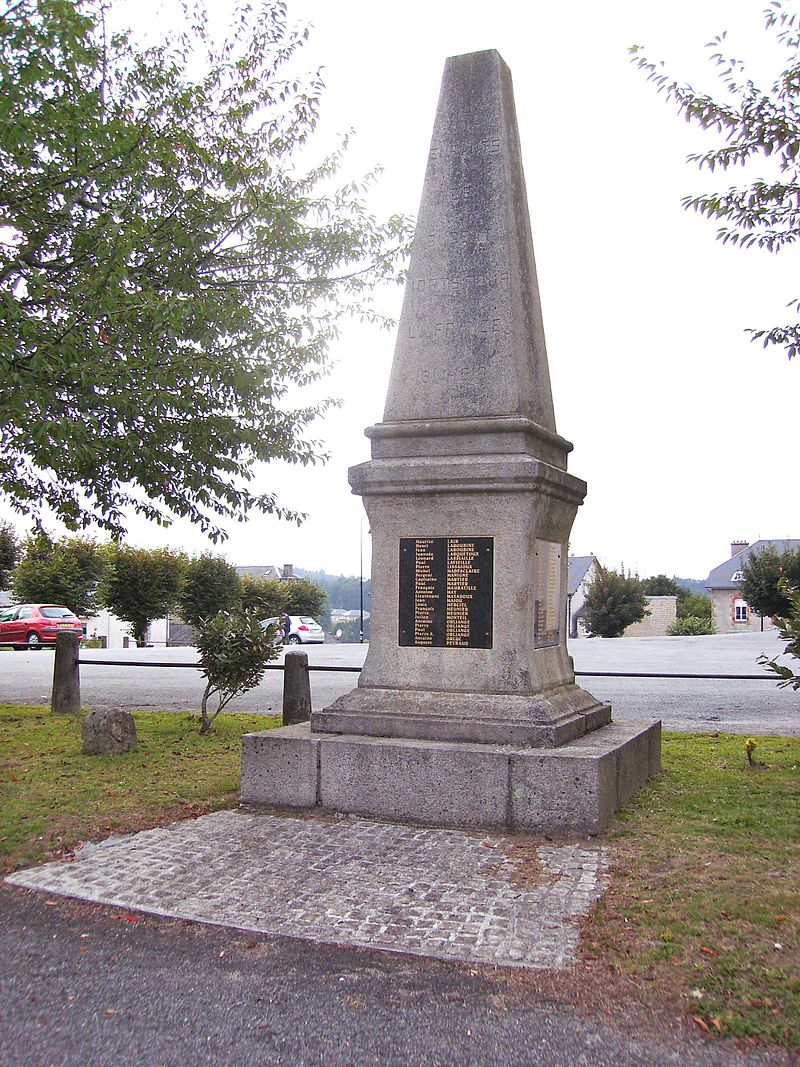 Monument aux Morts de Bugeat CorrÃ¨ze Ã©tÃ© 2013.jpg