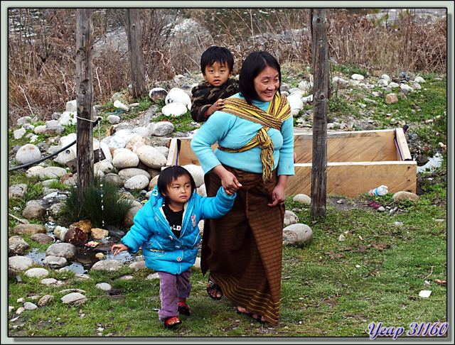 Blog de images-du-pays-des-ours : Images du Pays des Ours (et d'ailleurs ...), Le grand bain chaud: baignoire bhoutanaise - Jakar - Bumthang - Bhoutan