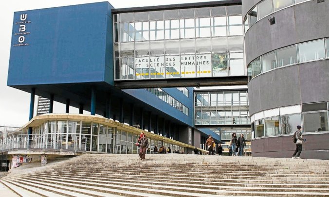 Jeudi 25 novembre, en conseil d’administration de l’Université de Bretagne Occidentale (UBO), les élus de Bouge Ton Campus avec la Fédé B ont voté contre la proposition de nouvelle offre de formations