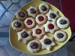 Petits biscuits confiture ou chocolat