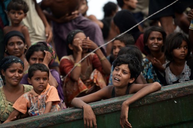 Des boat-people rohingyas de Birmanie dans un bateau au large de la Thaïlande, le 14 mai 2015 (AFP / Christophe Archambault) Des boat-people rohingyas de Birmanie dans un bateau au large de la Thaïlande, le 14 mai 2015 (AFP / Christophe Archambault)