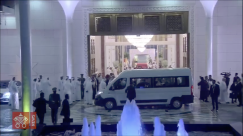 Arrivée à Abou Dhabi @ Vatican News