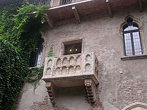 800px-Verona_-_Juliet_Balcony.jpg