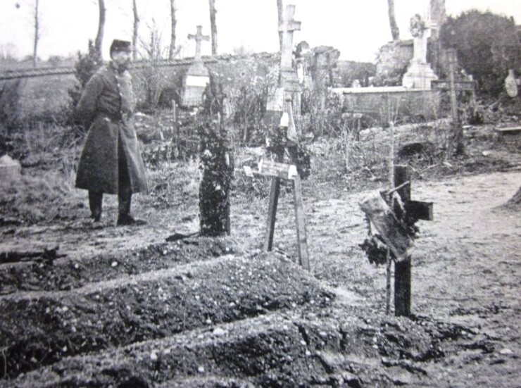 Soldats français ensevelis sous terre (1914-1918)