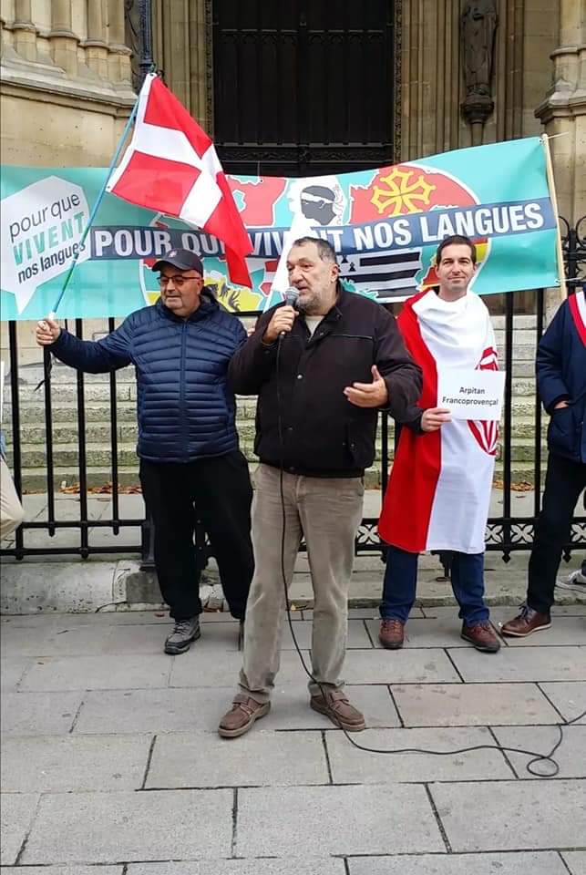 Belle manifestation aujourd'hui à Paris pour l'avenir de nos langues historiques, ce patrimoine inestimable de l'humanité.