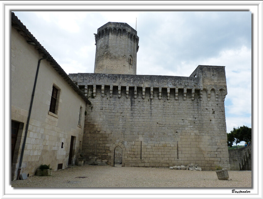 Bourdeilles le château