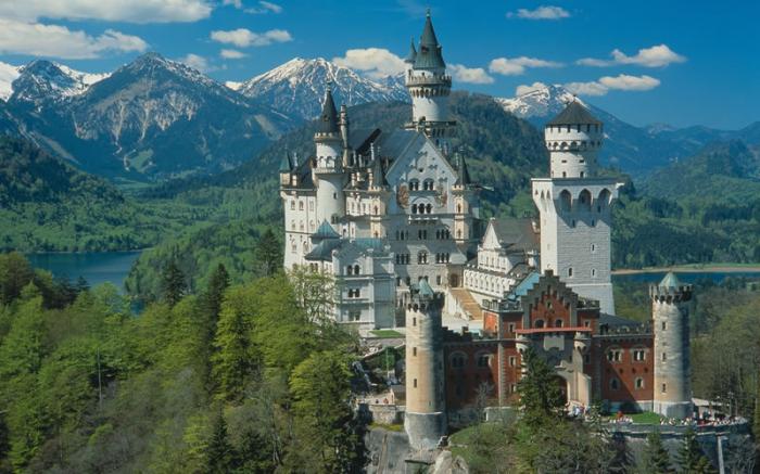 Des Plus Grandes Forteresses Médiévales... Aux Châteaux De Légende...