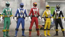 Les différents costumes power ranger