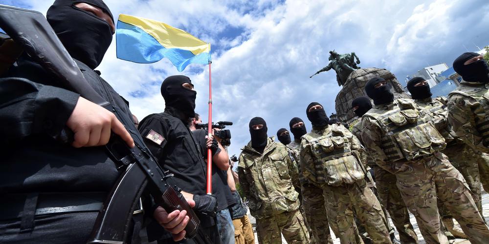 Guerre en Ukraine : héros ou néonazis, qui sont vraiment les soldats du bataillon Azov