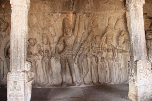 Krishna, la motte de beurre et son temple. À Mahabalipuram