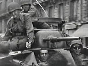 Boulevard Raspail, 26 août 1944. Char de la 2ème DB.