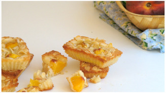 FINANCIER AUX PÊCHES ET AUX AMANDES