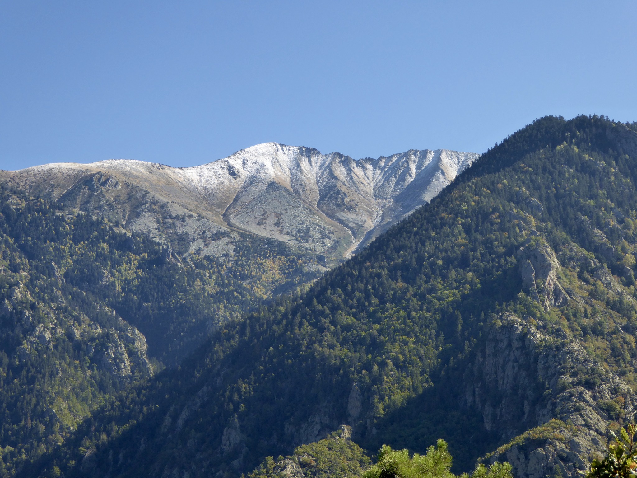 Peut être une image de montagne