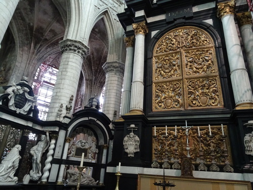 Autour de la cathédrale zaint Rombaut à Malines en Belzique (photos)