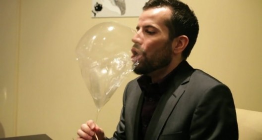 dessert-moleculaire-ballon-helium-sucre-alinea-528x283.jpg