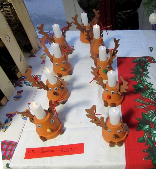 Un bien joli marché de Noël 2019 préparé par les élèves de l'école Saint-Bernard....