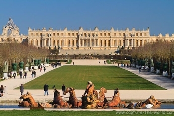 2011.03.21-versailles-view_of_chateau_de_versailles_from_the_reservoir.-26_gallery