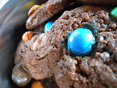 Les cookies au chocolat noir et M&M's de l'Atelier de Roxane