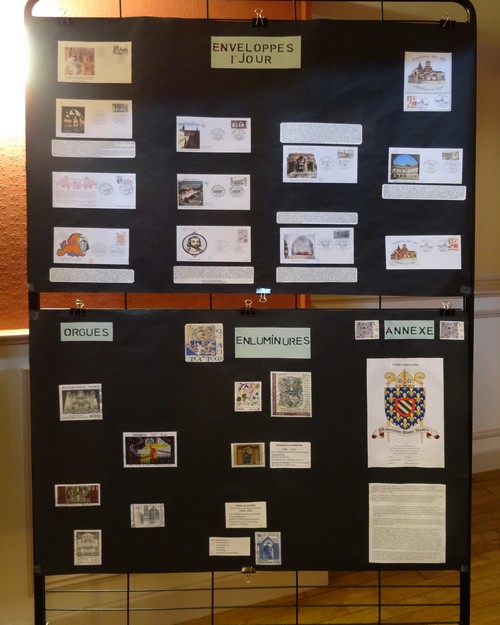 Une belle exposition de mini-enluminures réalisées par des enfants en l'honneur du 900ème anniversaire de la création de l'abbaye de Clairvaux