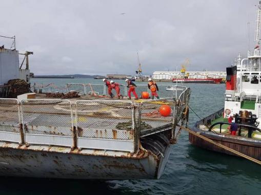 Les lamaneurs brestois durant une opération.