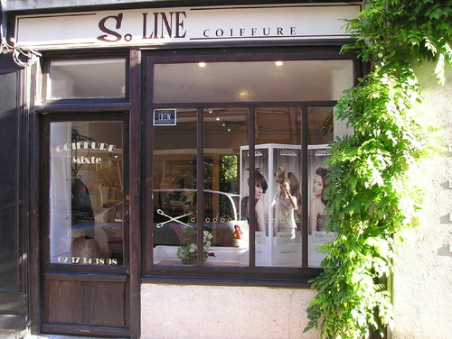 Vitrine du salon S.LINE coiffure Chartres