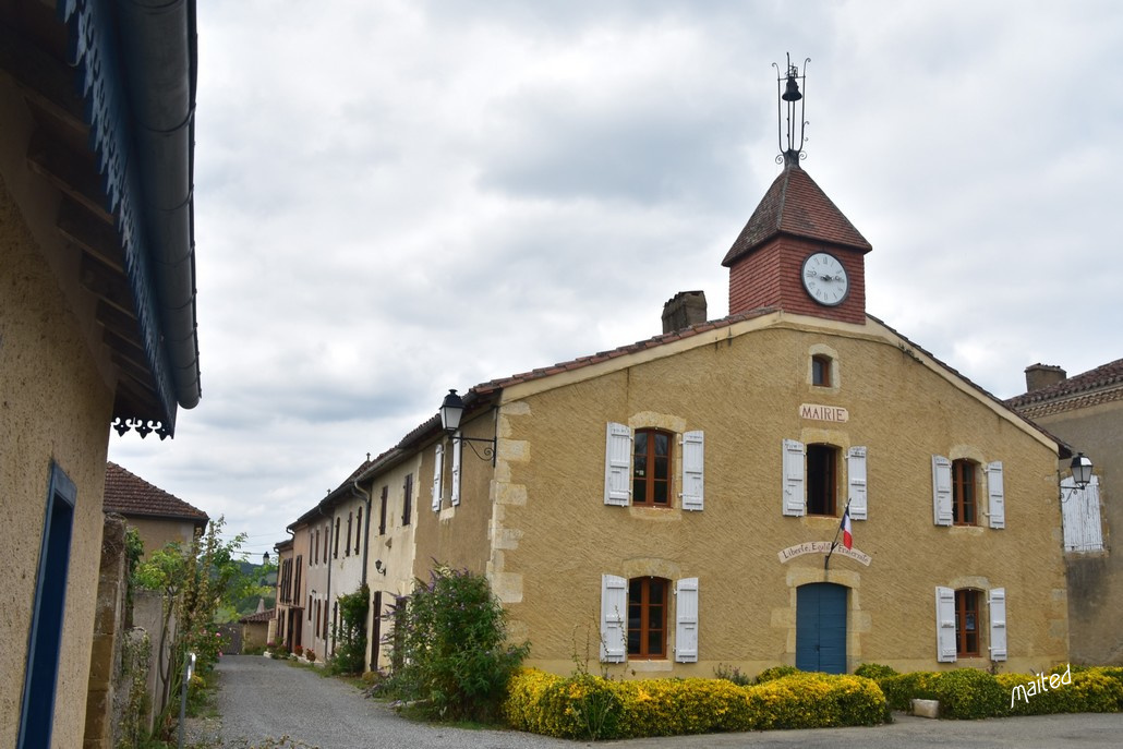 Saint-Arailles mairie et ruelle (Gers)