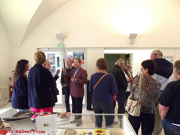 A l’initiative des Amis du Musée, un groupe de Britanniques résidant dans la région visite le Musée